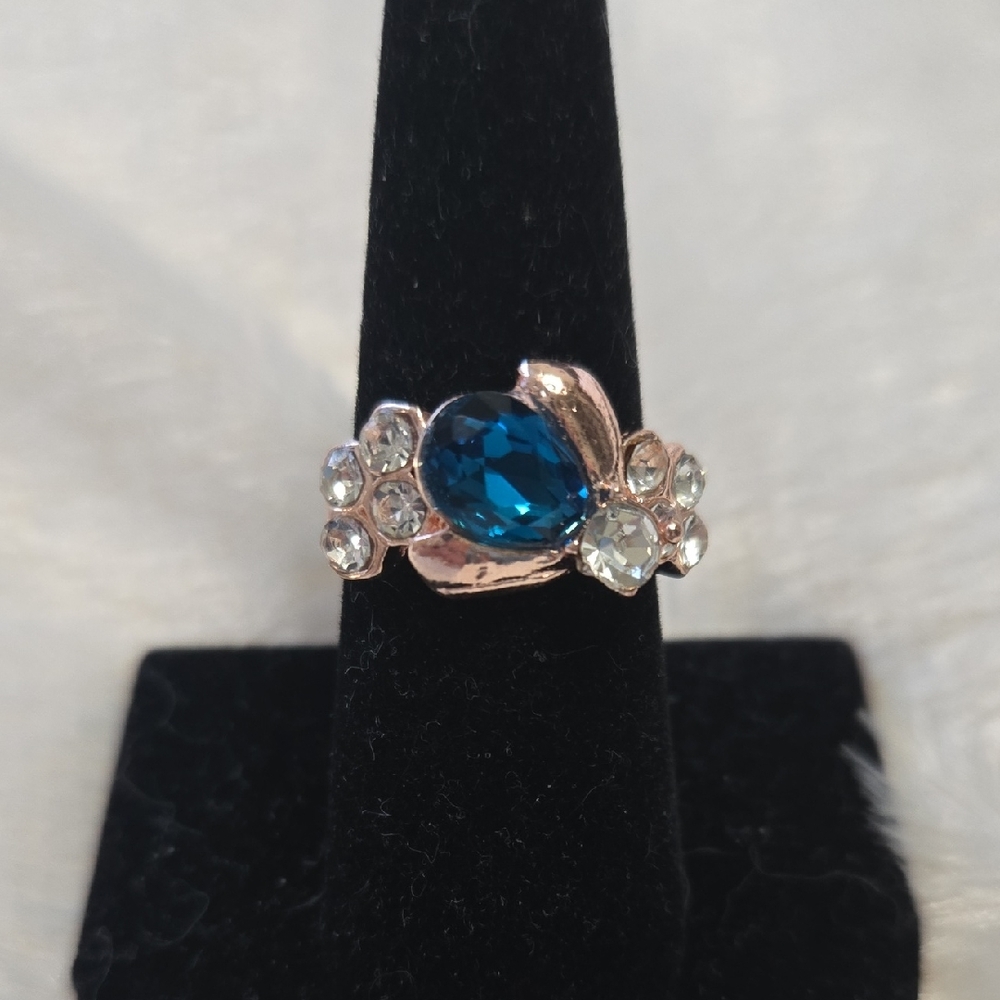 Stunning Blue and Gold Women's Ring.Size 7.5